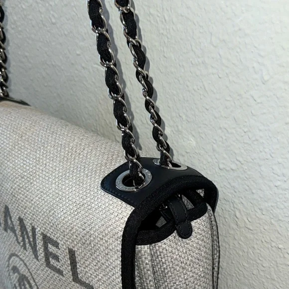 💎AUTHENTIC CHANEL GRAY RAFFIA DEAUVILLE MESSENGER BAG/SHOULDER BAG/CROSSBODY-EUC - Picture 8 of 17